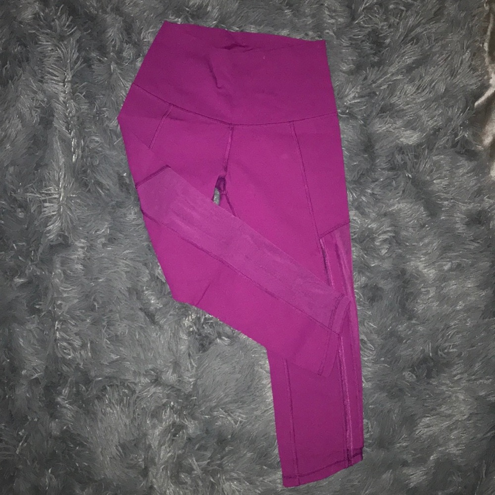 magenta lulu cropped leggings!